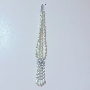 Pearl fashion necklace